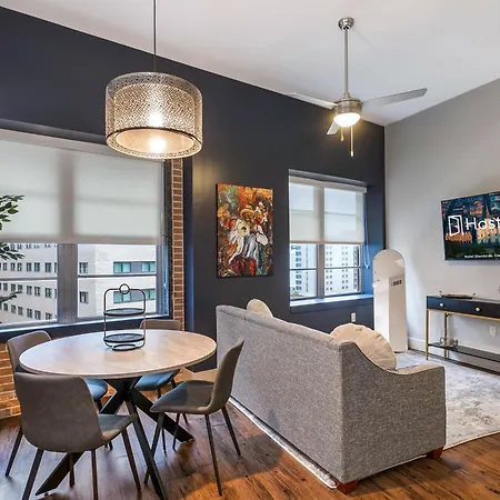 Captivating Condo Near City Hot Spots